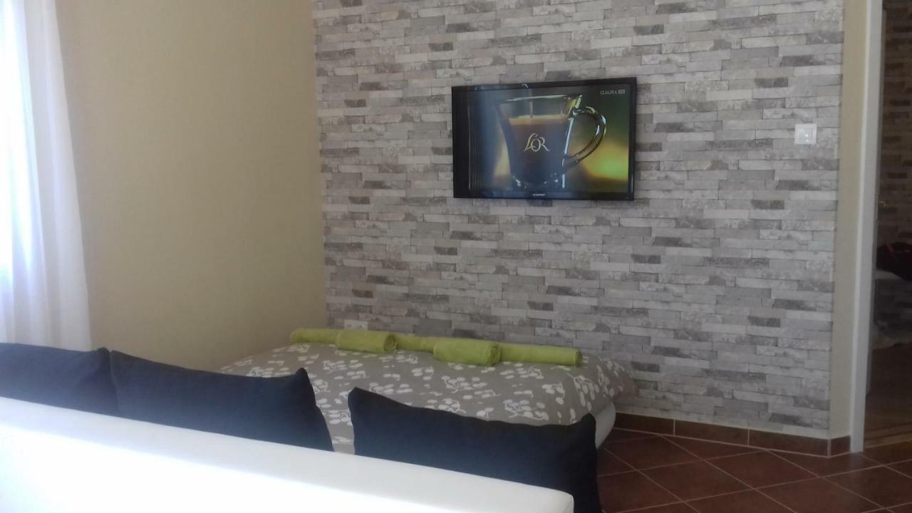 Benelise Apartman Heviz Exterior photo